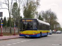 Autobus linii 74 na tymczasowym przystanku początkowym pod Cmentarzem Komunalnym