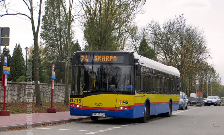 Autobus linii 74 na tymczasowym przystanku początkowym pod Cmentarzem Komunalnym