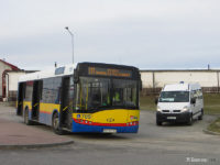 Autobus linii 111 i bus komunikacji gminnej na pętli w Starych Proboszczewicach