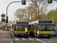 Neoplany N4021 #710-711 podczas obsługi linii cmentarnej 77