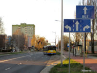 Autobusy ruszające z przystanku Rembielińskiego 02 mogą przejechać przez skrzyżowanie na wprost z pasa do prawoskrętu