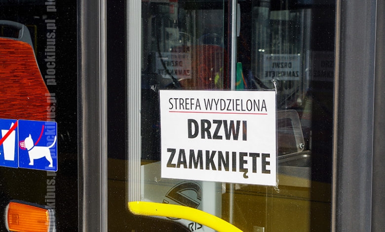 Informacja na przednich drzwiach