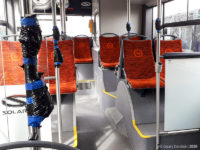 Zaklejone przyciski wewnątrz autobusu