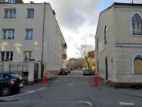 Wjazd na teren dawnej zajezdni prowadził przez dzisiejszą ul. Jakubowskiego