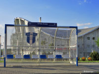 Wiata w kształcie bramki na przystanku Orlen Arena 01