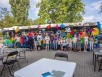 Oklejanie autobusu z okazji Dnia Dziecka (fot. UMP)