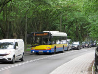 Autobus linii nr 2 na ul. Mostowej