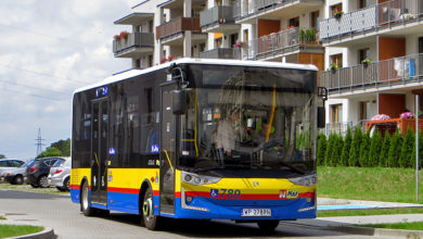 Karsan na osiedlowej uliczce przy ul. Żyznej podczas jazd testowych