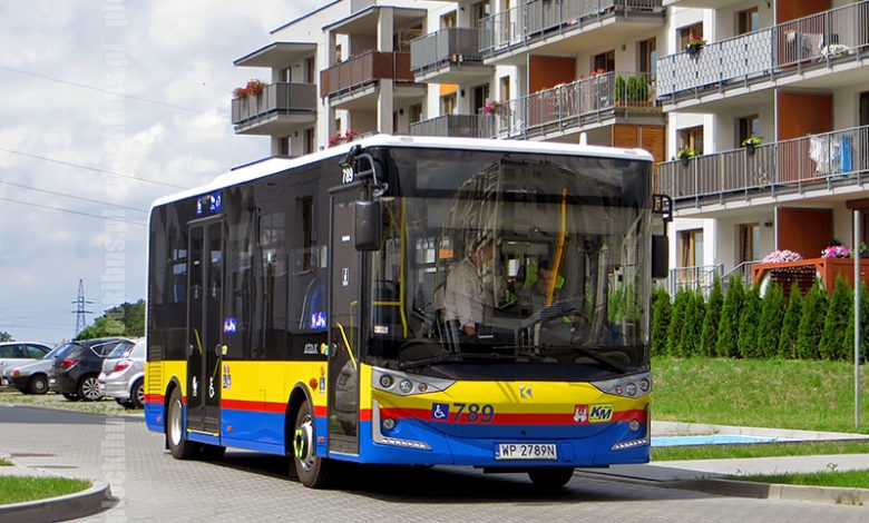 Karsan na osiedlowej uliczce przy ul. Żyznej podczas jazd testowych