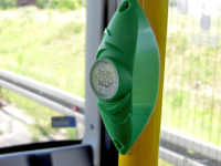 Przycisk otwierania drzwi, tzw. "ciepły guzik"