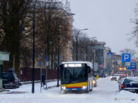 Solaris w zimowej scenerii na ul. 3 Maja