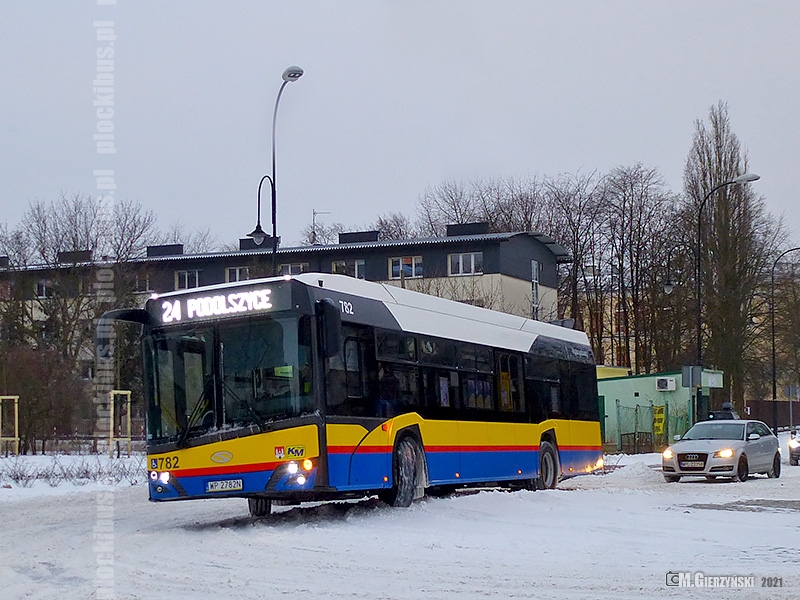 Solaris na linii 24 na rondzie u zbiegu ul. 11 Listopada i 3 Maja