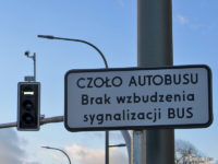 Znak "CZOŁO AUTOBUSU"