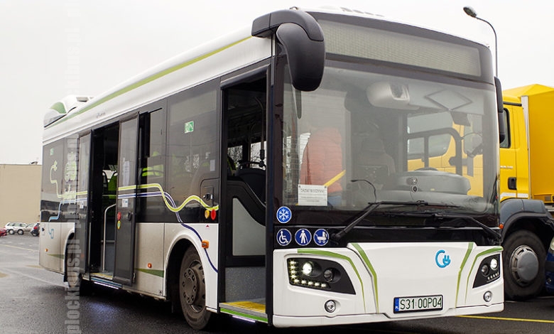 Prezentacja elektrobusa Rafako na terenie zajezdni KM