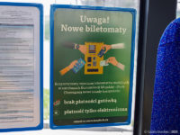 Plakat z informacją o wymianie biletomatów