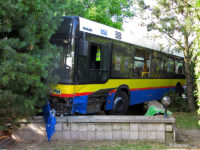 MAN zawisł nad basenem na prywatnej posesji