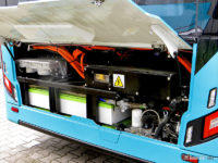 Baterie w komorze z tyłu pojazdu