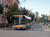 Autobus linii 4 skręca z ul. Gradowskiego w ul. Sienkiewicza