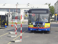 Zbieranie kółek ringo połączone z przewożeniem wody we wiadrach