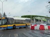 Autobus linii 20 zawraca na tymczasowym rondzie u zbiegu ul. Chopina i Mickiewicza