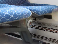 Ładowarki USB umieszczone pod siedzeniami