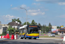 Autobus linii 103 na odcinku ul. Chopina przy dworcu autobusowym