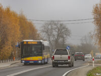 Autobus linii 20 na objeździe na DW567