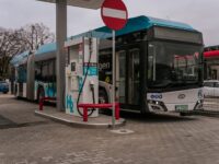 Wodorowy Solaris na stacji paliw Orlen przy ul. Łukasiewicza (fot. KM-Płock)