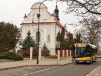 Autobus linii 19 przy Kościele św. Jana Chrzciciela