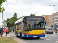 Autobus linii 7 na południowej jezdni Al. Jachowicza