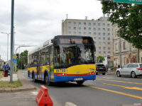 Autobus linii 103 na południowej jezdni Al. Kobylińskiego