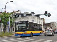 Autobus linii 18 podczas objazdu przez ul. Królewiecką
