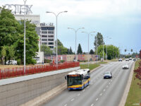 Autobus linii 22 w al. Piłsudskiego