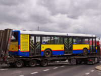 Mercedes #669 opuszcza zajezdnię jako ostatni autobus spod znaku trójramiennej gwiazdy