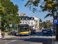 Autobus linii 7 na ul. Królewieckiej dojeżdża do przystanku zastępczego